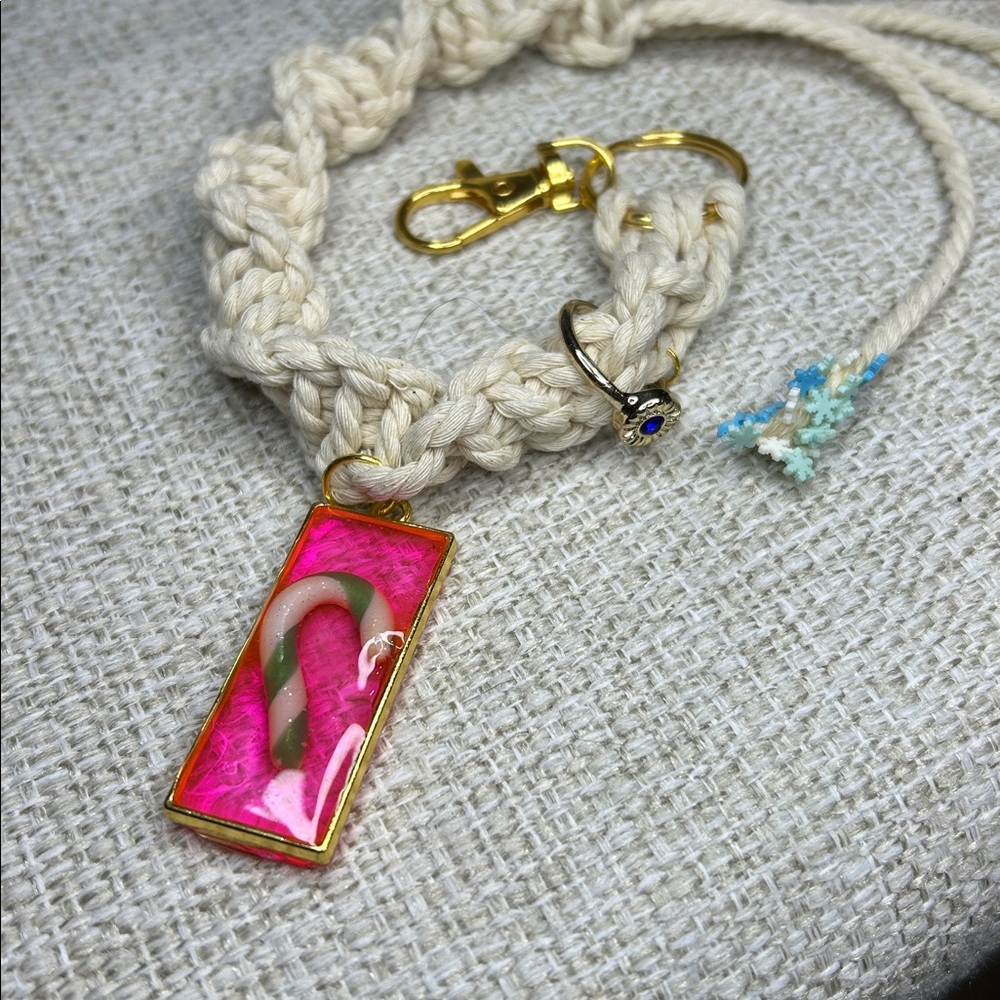 Handmade Macrame Frozen Key Chain - Picture 12 of 14
